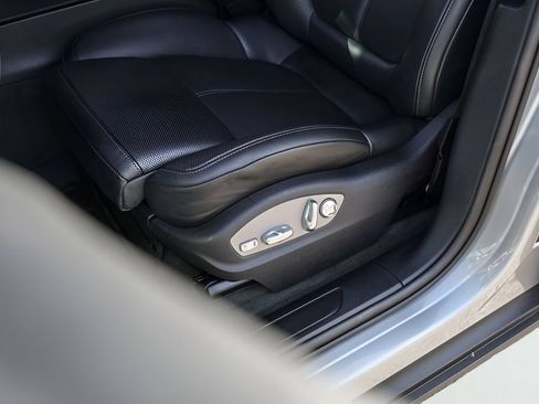 Used 2024 Porsche Macan AWD/4WD image 11