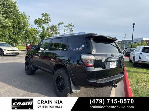 Used 2017 Toyota 4Runner SR5 AWD/4WD image 3