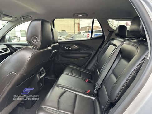 Used 2021 GMC Terrain SLT image 13