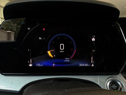 Used 2025 Chevrolet Trax LT w/ LT Convenience Package FWD image 37