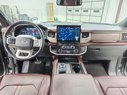 Used 2024 Ford Expedition Limited image 25