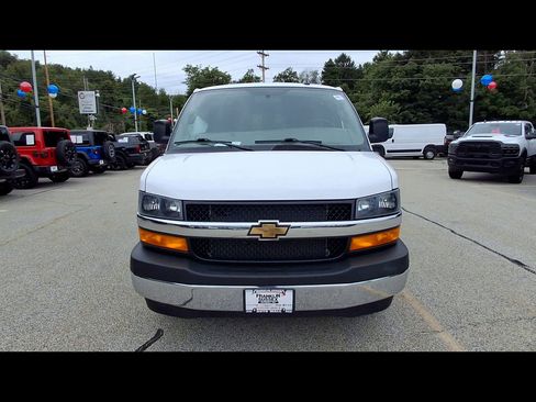 Used 2025 Chevrolet Express 2500 w/ Driver Convenience Package RWD image 3
