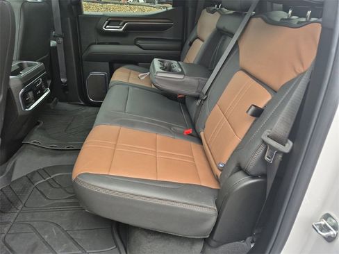 Used 2024 Chevrolet Silverado 1500 High Country image 30