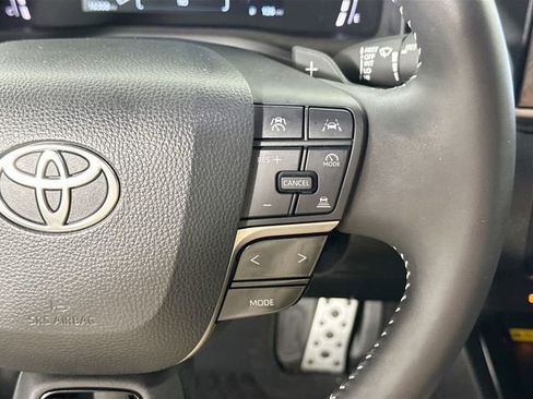 Used 2025 Toyota Camry SE w/ Convenience Package FWD image 21