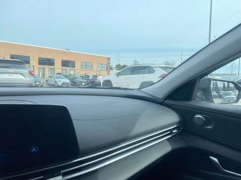 Used 2025 Hyundai Elantra SEL image 36