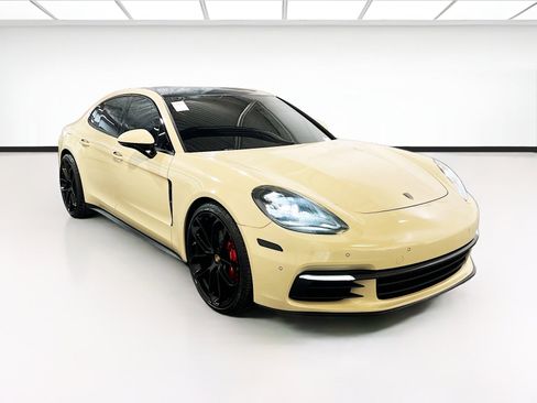 Used 2018 Porsche Panamera 4 w/ Premium Package AWD/4WD image 3