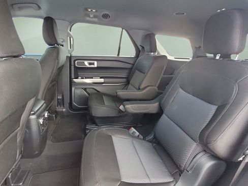 Certified 2022 Ford Explorer XLT RWD image 18