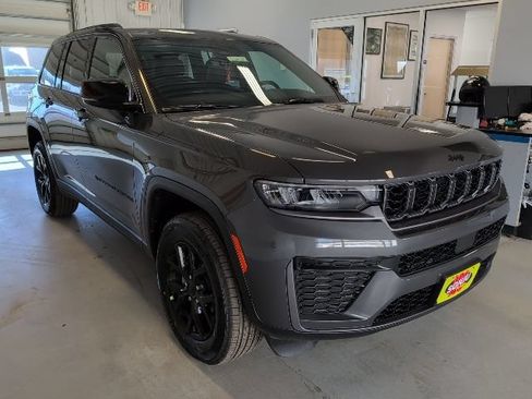 New 2026 Jeep Grand Cherokee Altitude AWD/4WD image 7