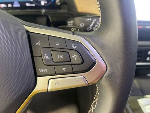 Used 2024 Volkswagen Atlas SE w/ Panoramic Sunroof Package AWD/4WD image 9