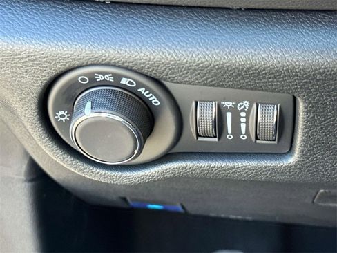 New 2026 Chrysler Voyager LX image 23