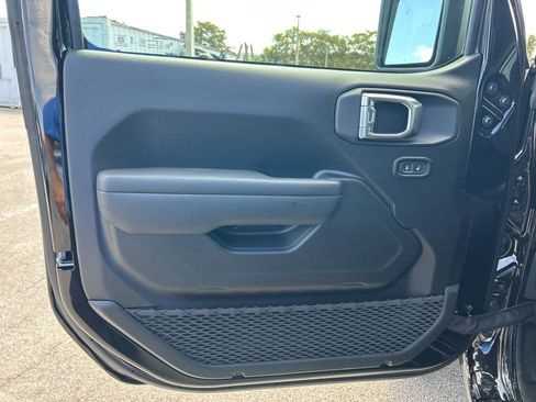 New 2026 Jeep Gladiator Sport AWD/4WD image 32