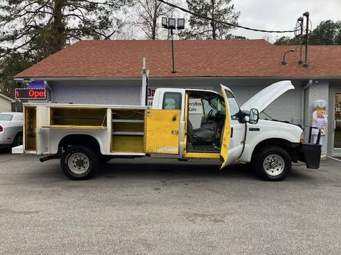 Used 2004 Ford F350 XL image 9