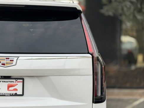 Used 2024 Cadillac Escalade ESV Premium Luxury Platinum image 16