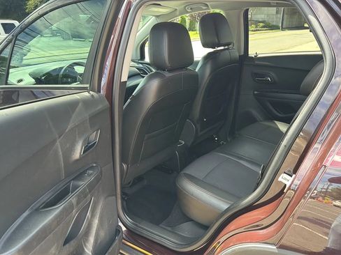 Used 2022 Chevrolet Trax LT w/ Driver Confidence Package AWD/4WD image 28