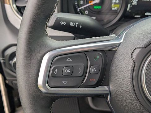 Used 2025 Jeep Wrangler Unlimited Sahara image 32