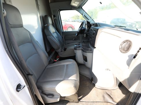 Used 2016 Ford E-350 and Econoline 350 Super Duty image 12