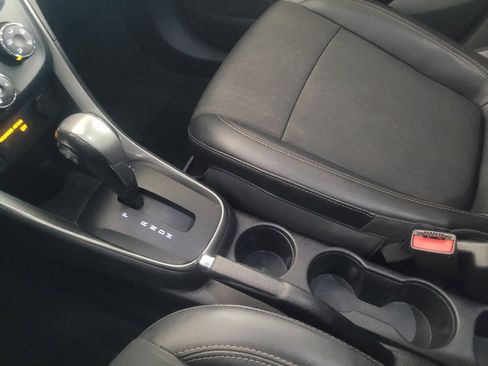 Used 2020 Chevrolet Trax LT w/ LT Convenience Package FWD image 26