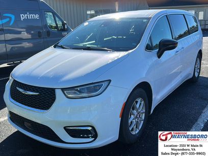 Used 2024 Chrysler Pacifica Touring-L