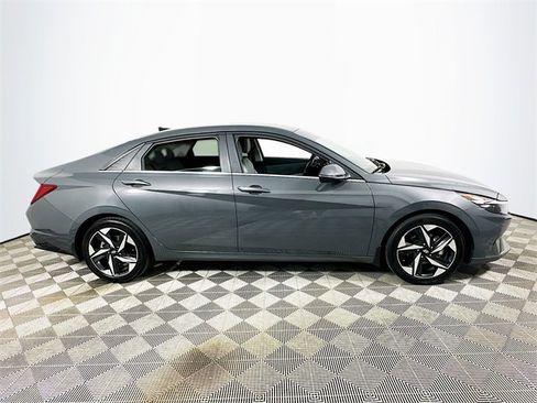 Used 2023 Hyundai Elantra Limited image 2