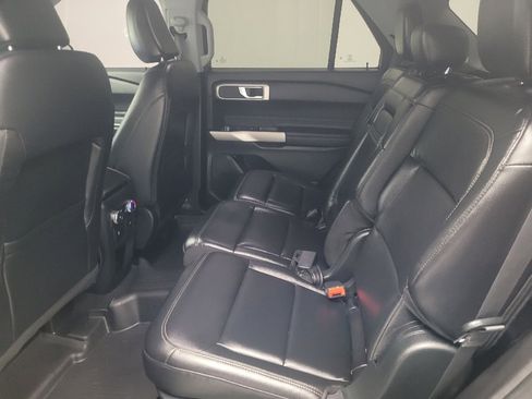 Used 2021 Ford Explorer XLT w/ Equipment Group 202A RWD image 18
