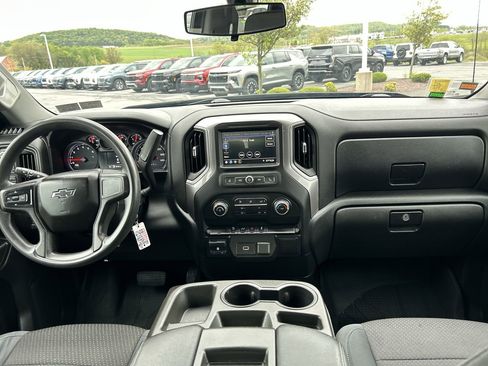 Used 2019 Chevrolet Silverado 1500 Custom Trail Boss AWD/4WD image 18