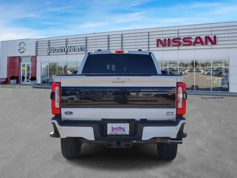 Used 2025 Ford F350 Platinum w/ FX4 Off-Road Package image 8