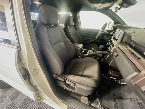 Used 2025 Toyota Tacoma SR5 AWD/4WD image 30