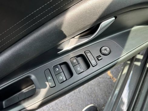 Used 2023 Hyundai Elantra SE w/ Preferred Accessory Package FWD image 19