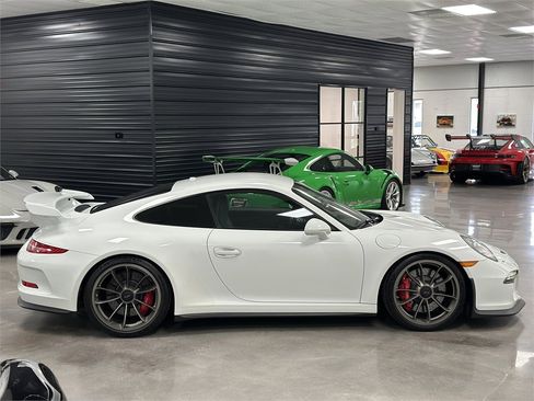 Used 2015 Porsche 911 GT3 RWD image 9