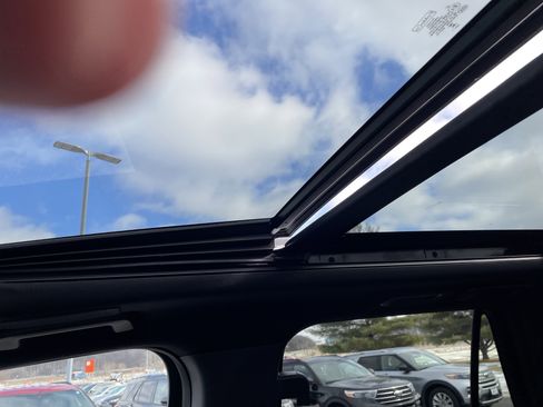 Used 2024 Ford Expedition Platinum image 38