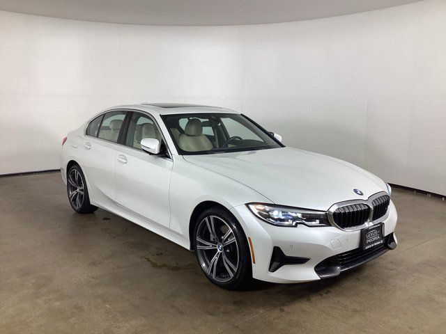 Used 2019 BMW 330i xDrive Sedan w/ Premium Package AWD/4WD image 3