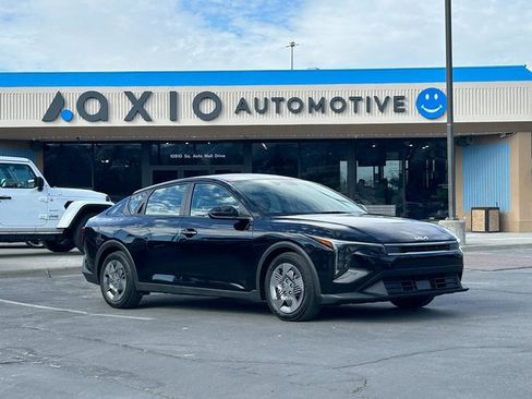 Used 2025 Kia K4 LX image 1