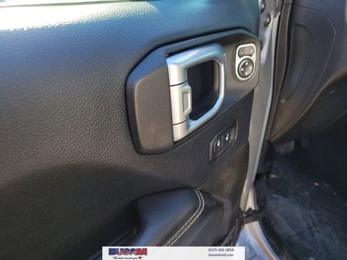 Used 2019 Jeep Wrangler Unlimited Sahara w/ Dual Top Group image 17