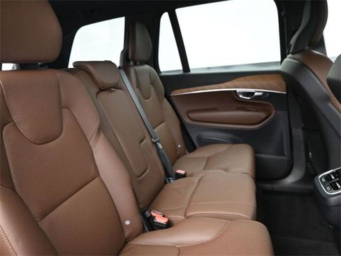 Used 2023 Volvo XC90 B5 Plus image 33
