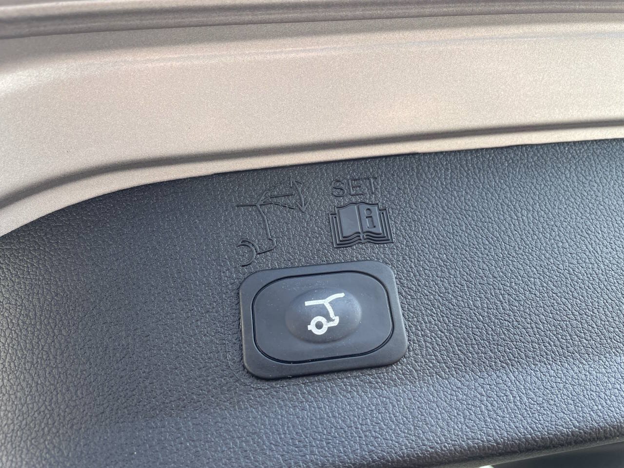 Used 2015 Ford Escape Titanium AWD/4WD image 6