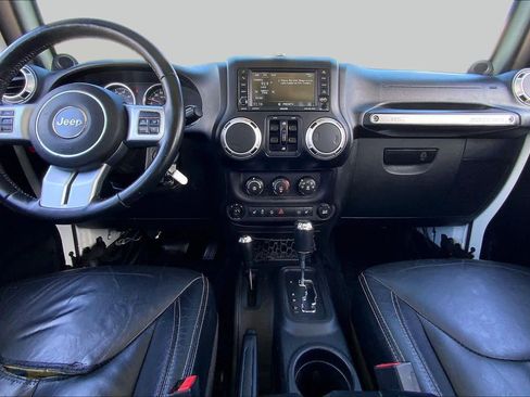 Used 2014 Jeep Wrangler Unlimited Rubicon AWD/4WD image 15