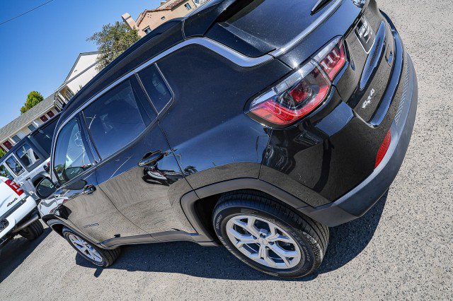 Used 2024 Jeep Compass Latitude AWD/4WD image 8