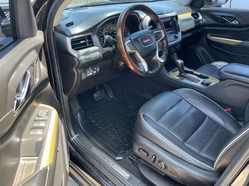 Used 2019 GMC Acadia Denali w/ Technology Package FWD image 4