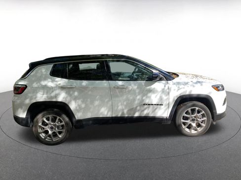 Used 2025 Jeep Compass Limited image 8
