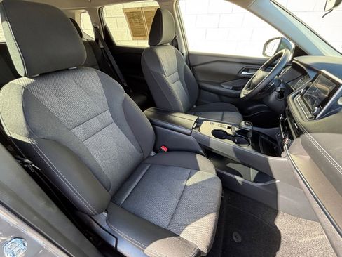 Used 2025 Nissan Rogue SV image 38