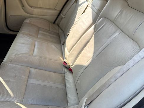 Used 2015 Lincoln MKS image 10