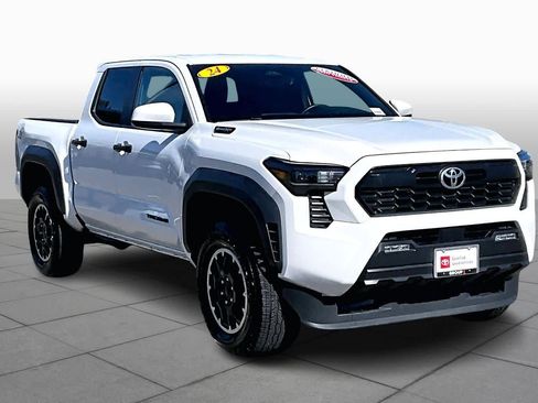 Certified 2024 Toyota Tacoma TRD Off-Road image 2