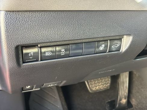 Used 2021 Toyota Venza XLE w/ Softex Package AWD/4WD image 12