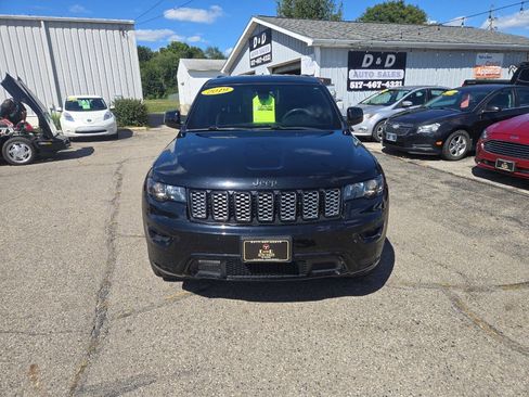 Used 2019 Jeep Grand Cherokee Altitude AWD/4WD image 3
