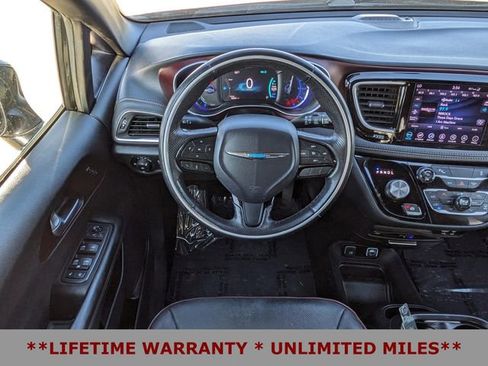 Used 2020 Chrysler Pacifica Limited image 18