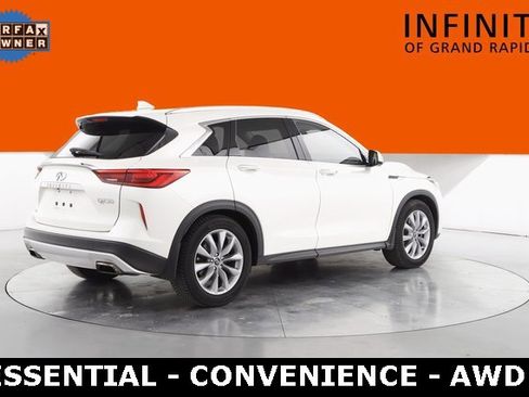 Used 2021 INFINITI QX50 Essential w/ Convenience Package image 3
