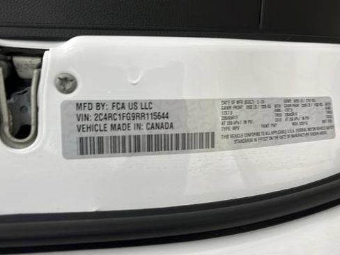 Used 2024 Chrysler Pacifica Touring FWD image 31