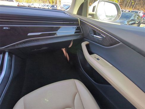 Used 2025 Audi Q8 Premium Plus image 17