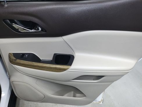 Used 2017 GMC Acadia Denali w/ Technology Package AWD/4WD image 14