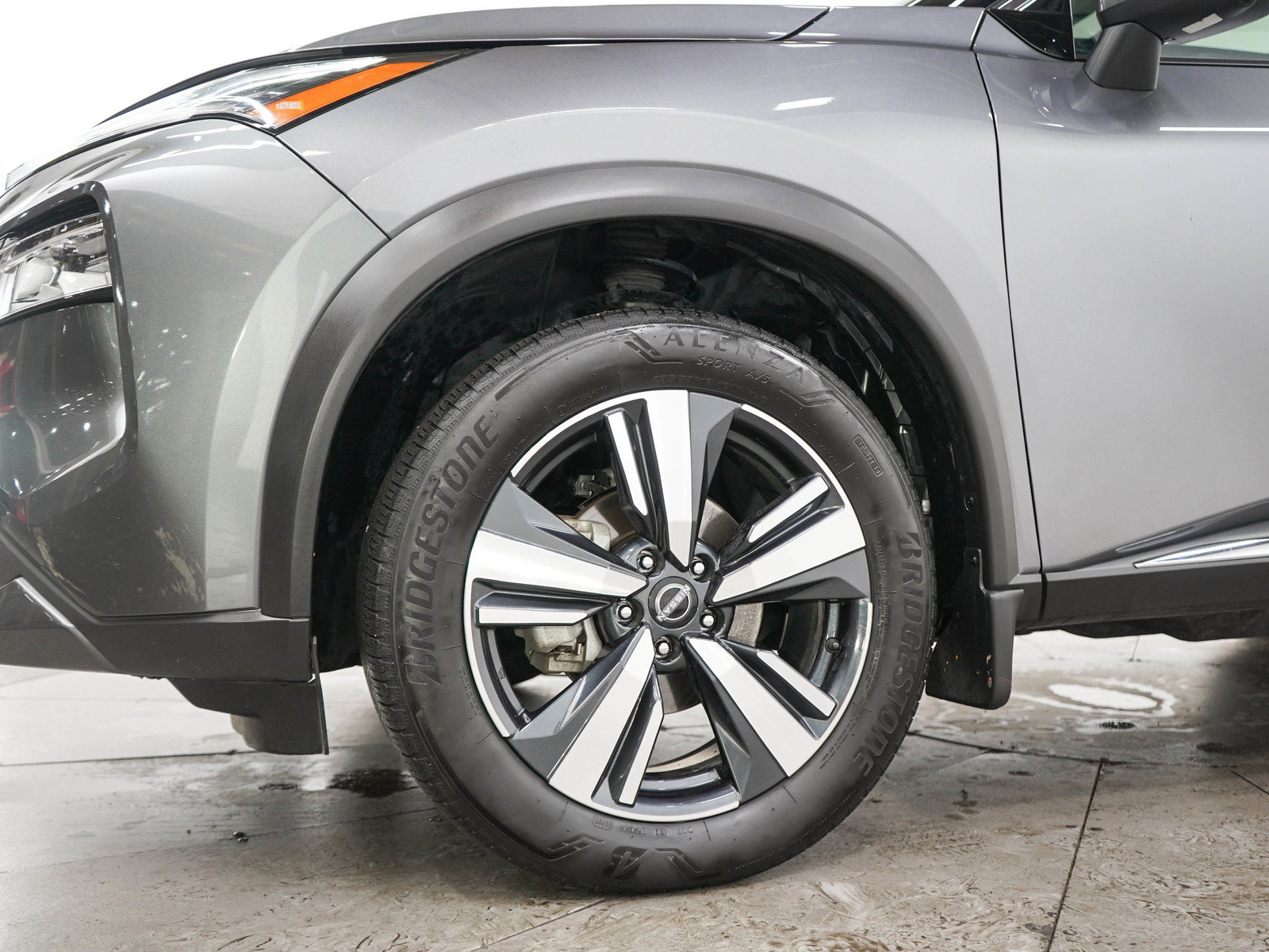 Used 2023 Nissan Rogue SL AWD/4WD image 28